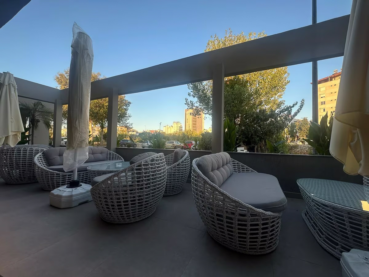 Konyaaltı Otel Bahçe Alanı